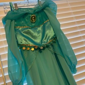 Disney’s Jasmine 2 piece size 9/10
